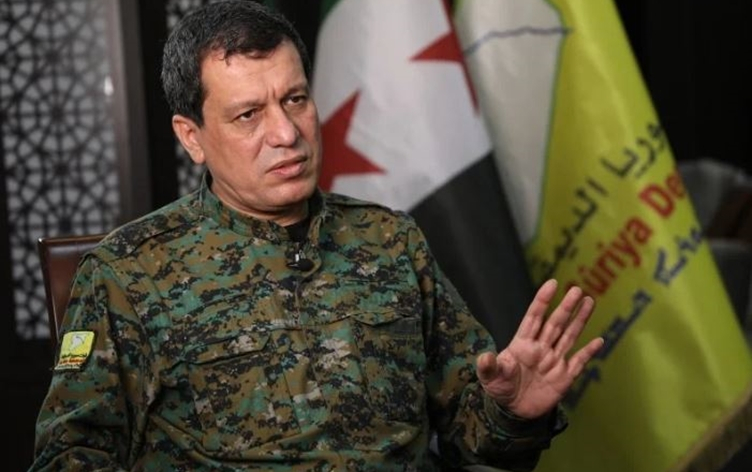 مظلوم عبدي: مديرو وموظَّفو الإدارة الذاتية سيبقون في أماكنهم