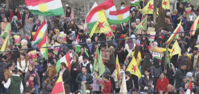 بالآلاف.. أهالي قامشلو في مسيرة حاشدة للمطالبة بالحقوق الدستورية للكورد