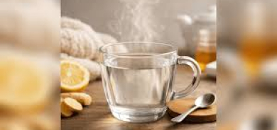 ماذا يحدث لجسمك عند شرب الماء الساخن يومياً؟