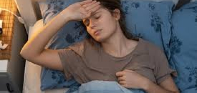 لماذا تتعرّق ليلاً؟ 11 سبباً صحياً شائعاً