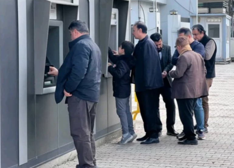 «حسابي»: أكثر من 680 ألف موظف ومتقاعد سيتسلمون رواتب كانون الثاني إلكترونياً