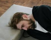 النوم والاكتئاب... كيف يؤثر أحدهما على الآخر؟