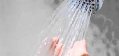 موضة «الاستحمام في الظلام»... هل تُساعد فعلاً على نوم أفضل؟