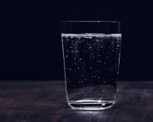 بين الترطيب والحموضة... هل تضر المياه الغازية صحتك؟