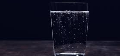 بين الترطيب والحموضة... هل تضر المياه الغازية صحتك؟