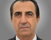 من يرمي جاره بالحجارة ستسقط الحجارة عليه