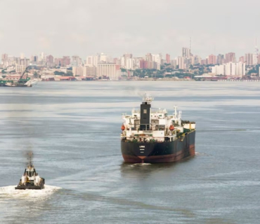 گوشارەکانی ئەمریکا لەسەر هەناردەکردنی نەوتی ئێران و ڤەنزوێلا بەردەوامە