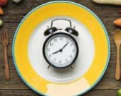 «ليس حلاً سحرياً»... الصيام المتقطع لا يتفوق على طرق إنقاذ الوزن التقليدية