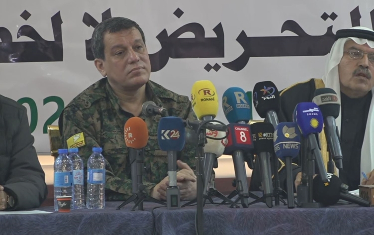 مظلوم عبدي يوضح خطة دمج قسد بوزارة الدفاع ويكشف عن خلاف بشأن معاون الوزير