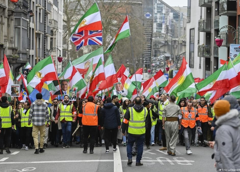 ئێرانییەکان لە برۆکسل دژی کۆماری ئیسلامی ئێران ڕێپێوانیان ئەنجامدا