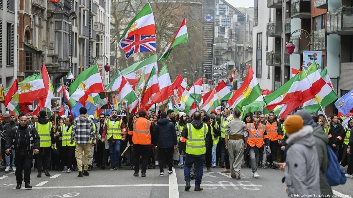 ئێرانییەکان لە برۆکسل دژی کۆماری ئیسلامی ئێران ڕێپێوانیان ئەنجامدا