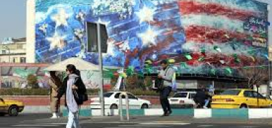 رئيس الوزراء البولندي يطالب مواطنيه بمغادرة إيران فوراً