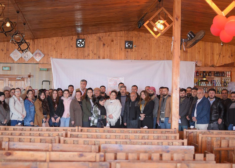 Dezgay Xêrxwaziya Barzanî piştevaniya xwendekarên Beşa Kurdî li Efrînê dike