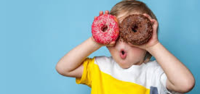 نصائح لإبعاد الأطفال عن تناول السكريات