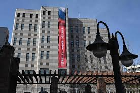 كوريا الجنوبية تحتج على لافتة «نصر» معلقة على السفارة الروسية في سيول