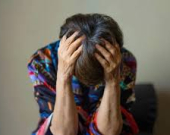 لماذا يستمر الألم لفترة أطول لدى النساء مقارنةً بالرجال؟