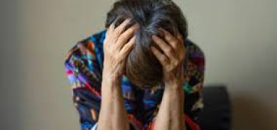 لماذا يستمر الألم لفترة أطول لدى النساء مقارنةً بالرجال؟