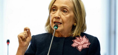 هيلاري كلينتون تدلي بشهادتها في تحقيق للكونغرس بشأن إبستين