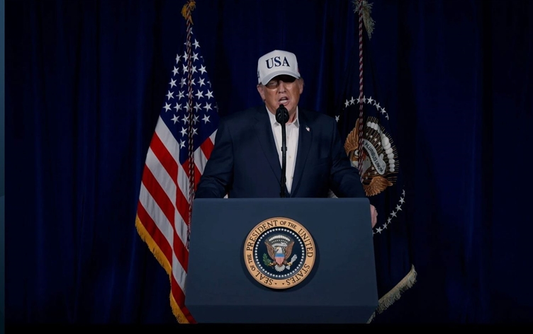Trump: Çekên xwe deynin, em dawî li vî rejîma hov tînin