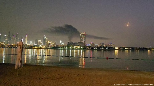 اعتداءات إيران على دول الخليج تتواصل... وتطال مطارات