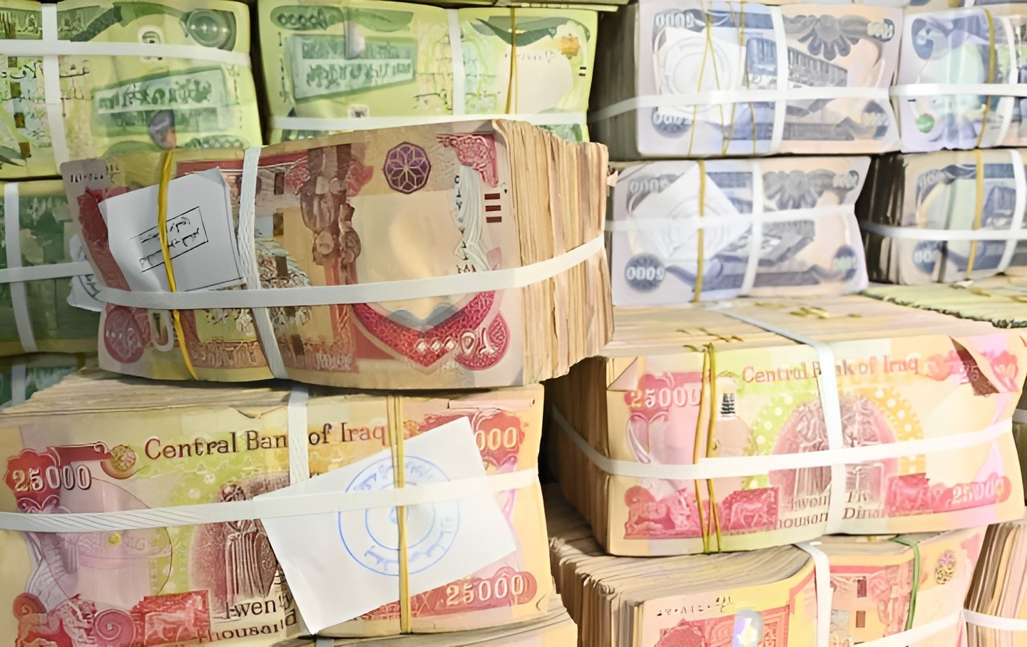 تفاصيل جديدة بشأن تحويل 120 مليار دينار الى بغداد وموعد صرف الرواتب