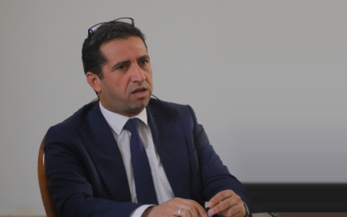 P.Y.D. Hîwa Mecîd, Dekanê Fakulteya Zanistên Siyasî li Zanîngeha Selahedîn: Donald Trump gelek caran gotiye Kurd şervanên baş in, lê me li Munihê selmand ku em ne tenê şervanên baş in, belkî dîplomatên baş in jî.