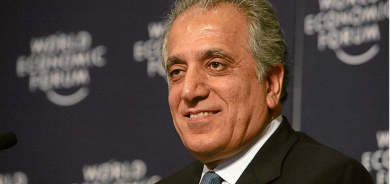 زلماي خليل زاد: الحكومة العراقية تموّل جماعات تستهدف الكورد والمصالح الأمريكية