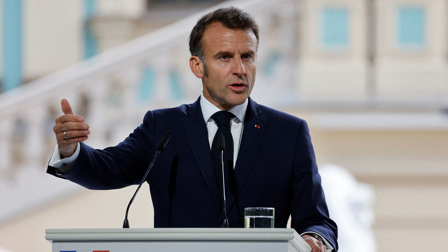 Macron: Fransa hêzeke deryayî ji bo parastina tengava Hurmizê û Deryaya Sor dişîne herêmê