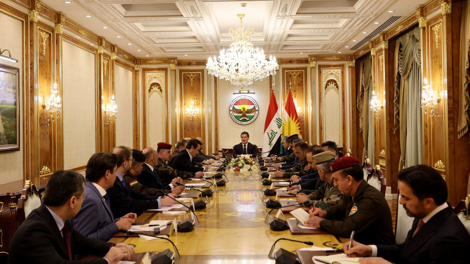 نيجيرفان بارزاني يترأس اجتماعاً عسكرياً وأمنياً رفيع المستوى لمناقشة تداعيات الحرب وحماية أمن الإقليم