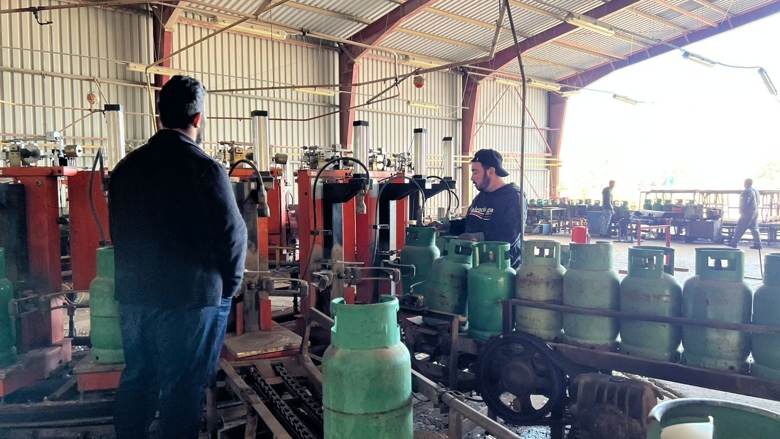 أربيل تباشر بتوزيع الغاز عبر البطاقة الإلكترونية لمنع التلاعب بالأسعار