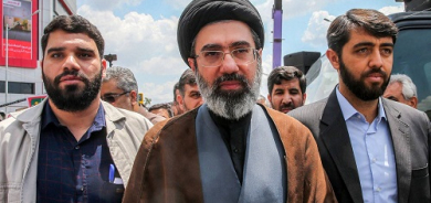 مجتبى خامنئي يتمسك بإغلاق هرمز… وترمب يتعهد بردع «النووي» الإيراني