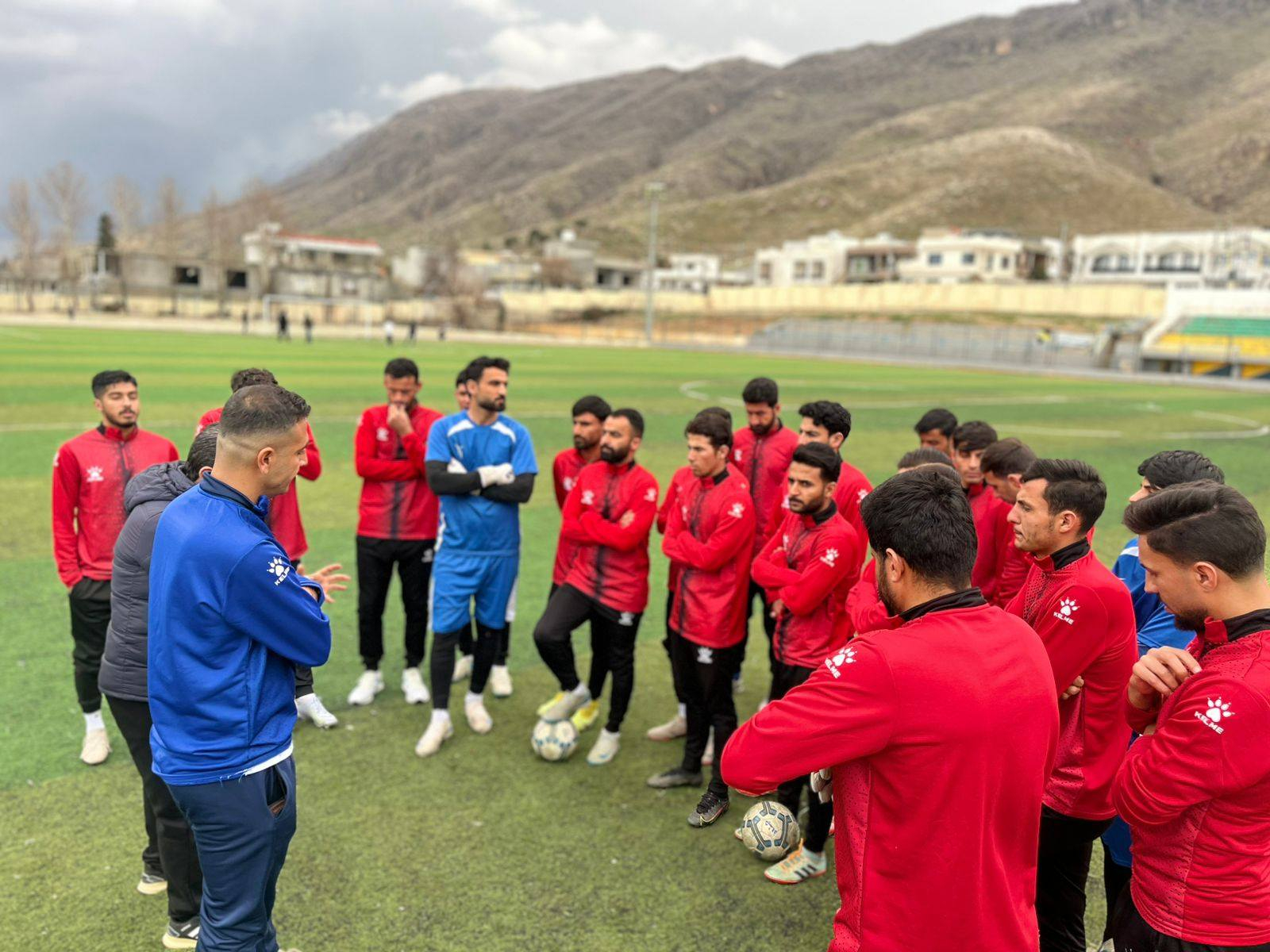 شێخان لە خانەكانی دواوەیە