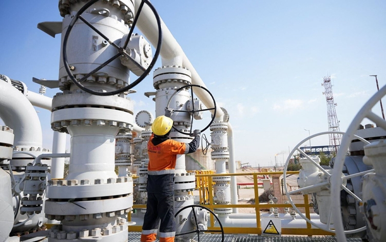 Îranê hişyarî da Amerîkayê: Em dê qadên petrolê yên herêmê bikin xwelî