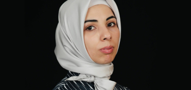 Dr. Marsîn Elşemerî, pispora bernameya şaristanî û civakên Îslamî li Zanîngeha Boston ji bo Gulan: Tevlêbûna kûr a Heşda Şeibî di her du qadên siyaset û aboriyê de, desthilata dewletê kêm dike û avakirina saziyên berpirsiyar peyda nake.