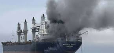 إصابة سفينة بـ«مقذوف» قبالة سواحل الإمارات بالقرب من مضيق هرمز