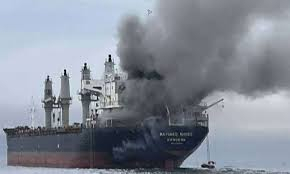 إصابة سفينة بـ«مقذوف» قبالة سواحل الإمارات بالقرب من مضيق هرمز