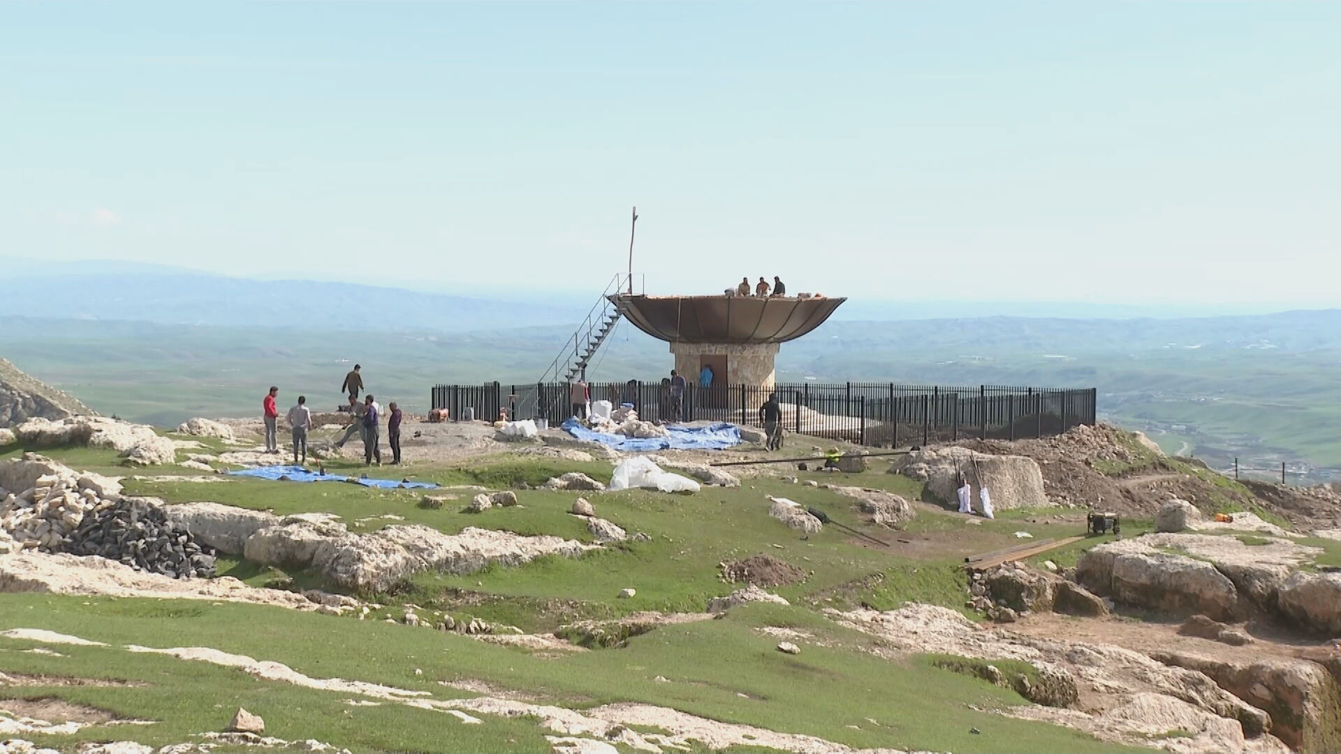 آكري (عقرة) تتأهب لعيد نوروز: شباب متطوعون يشيدون 