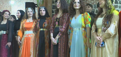 AMED - Newroz bi defîleya cilên neteweyî hat pîrozkirin