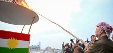 نار نوروز تضيء سماء العاصمة.. الزعيم الكوردي مسعود بارزاني يوقد جذوة العام الجديد على قلعة أربيل