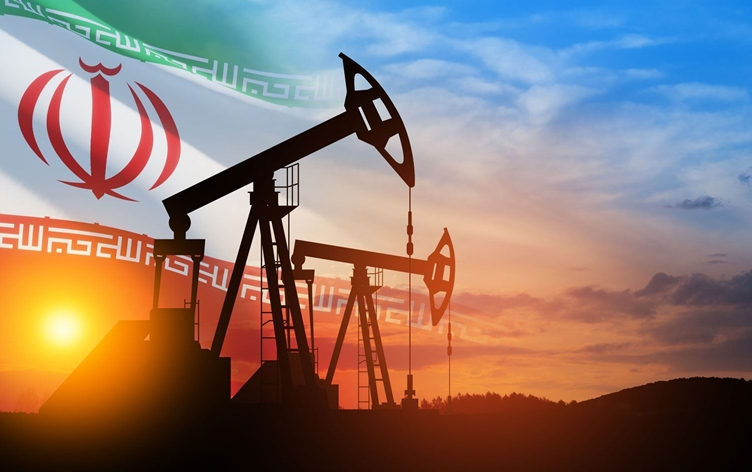 Amerîkayê bi demkî destûr da firotina petrola Îranê