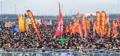 Stenbol bi agirê Newroz û dengê Koma Amedê hejiya