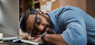 لماذا يشعر البعض بالخمول رغم النوم لمدة 8 ساعات؟