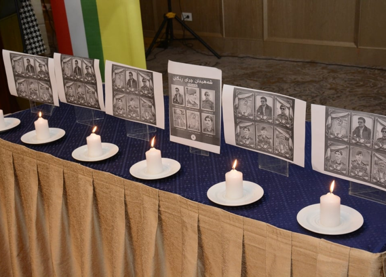 میسرییەکان و عێراقییەکان لە ئاهەنگی نەورۆزی پارتی دیموکراتی کوردستان لە قاهیرە ساتێک وەستان بۆ رێز گرتن لە گیانی پاکی شەهیدانی پێشمەرگە