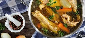 مرق العظام أم الدجاج: أيهما أكثر فائدة غذائية؟