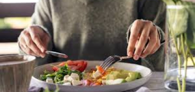 حيلة يومية بسيطة... تكرار الوجبات قد يساعد على فقدان الوزن