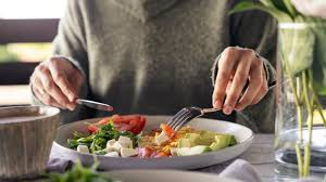 حيلة يومية بسيطة... تكرار الوجبات قد يساعد على فقدان الوزن