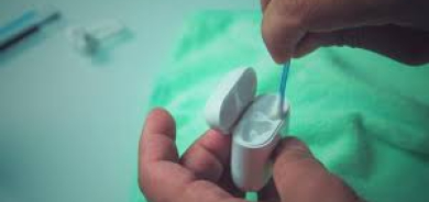 بشكل صحيح وآمن... ما أفضل طريقة لتنظيف سماعات «إيربودز»؟