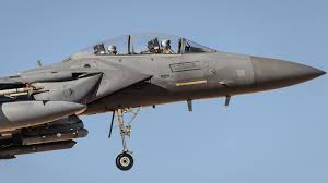 ترمب يعلن إنقاذ ثاني أفراد طاقم الطائرة «إف-15» التي أُسقطت في إيران