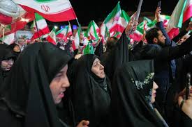 إيران تهدد بردٍّ «أكثر تدميراً» إذا تعرضت أهداف مدنية لهجمات مجدداً