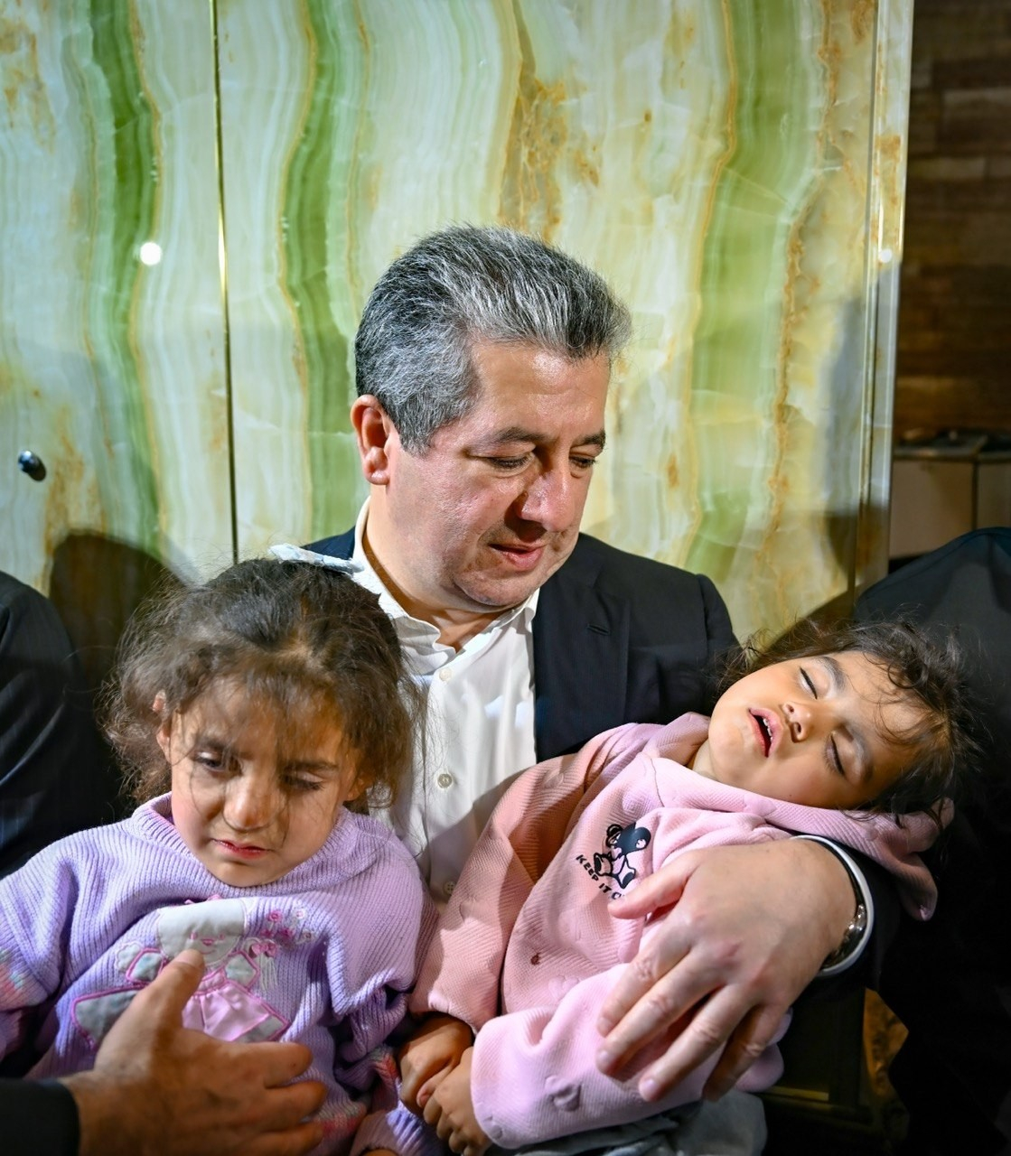 رئيس الحكومة من مجلس عزاء الشهيدين موسى ومژدة: من تلطخت يداه بدماء شعبنا سينال جزاءه عاجلاً أم آجلاً